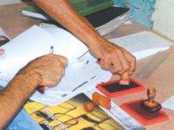 الإطاحة بعصابة زوّرت وثائق إدارية وشيكات مصرفية وكشوف رواتب عسكرية بتبسة