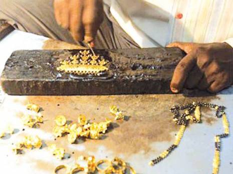 l'informel hypothèque l'avenir de la profession                                    Batna en tête de la filière orfèvrerie au niveau national