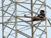 Il est restE sept heures en haut d'un poteau                                    Un jeune homme sème la panique à El-Achour