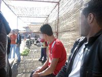 Une opération contre les vendeurs à la sauvette tourne au drame                                    Aïn Benian : un jeune de 19 ans s'immole et brûle son ami