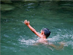 إنقاذ 12 شخصا علقوا 6 أيام بأحد شواطئ عنابة