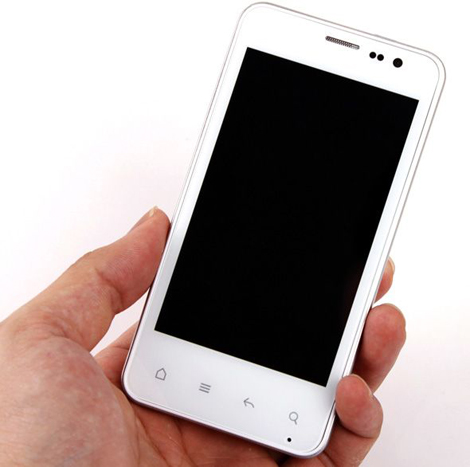 شركة عربية تقوم بإنتاج أول هاتف ذكي