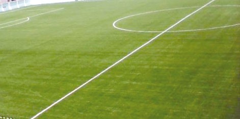 Les villageois d'Angah réalisent un stade de proximité