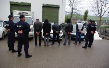 أمن تيبازة يطيح بشبكة وطنية مختصة في سرقة السيارات الفاخرة