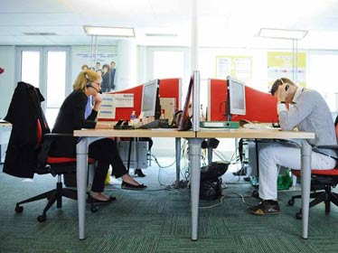 Rapatriement des centres d'appels français au Maghreb : Montebourg remet ça !