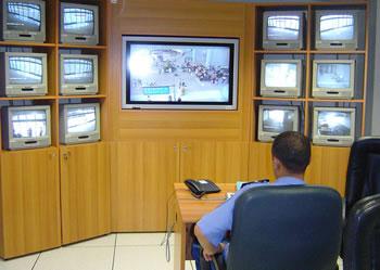 La police maille Alger                                    DES CAMERAS PRESENTES DANS LES MARCHES ET LES ARRÊTS DE BUS DURANT LE RAMADHAN