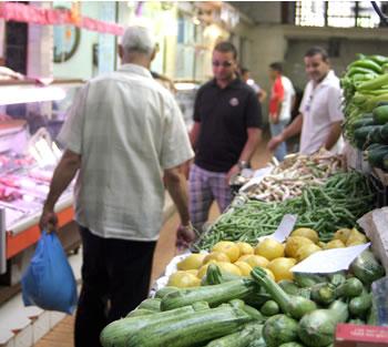 La fièvre acheteuse s'empare des Algérois                                    AMBIANCE À ALGER, À LA VEILLE DU RAMADHAN