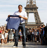 A l'étranger                                    Paris SG/ Ibrahimovic officiellement Parisien