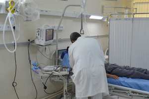 حلويات فاسدة تدخل 60 شخصا المستشفى في سعيدة