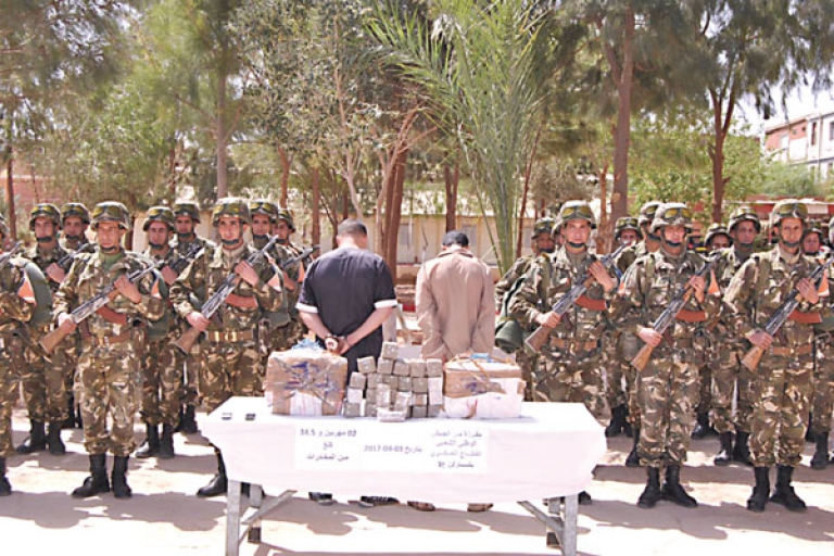 الجيش يوقف تجار مخدرات ويسترجع كمية من الذخيرة بتندوف