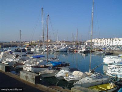 Détente sur fond de brouhaha et d'embouteillages                                    Dernières heures de délassement à Sidi Fredj avant le Ramadhan