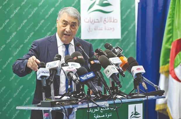 Ali Benflis rappelle le rêve inachevé des martyrs