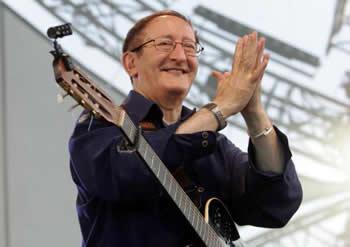 Le chanteur sort-il son dernier album'