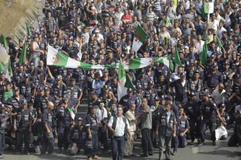 Les gardes communaux maintiennent la pression                                    ALORS QUE LEUR MARCHE A ETE EMPÊCHEE
