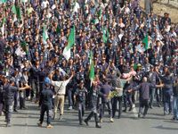 Ils étaient bloqués à Boufarik par la gendarmerie                                    15 000 gardes communaux tentent de marcher sur Alger