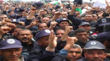 أنباء عن استعداد الحرس البلدي للزحف نحو العاصمة غدا                                    يقبعون على مستوى الطريق شرق غرب