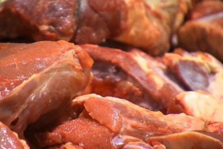 لحوم سامة موجهة للبيع بقسنطينة