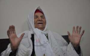 تكريم أرملة الشهيد علي ملاح بمسقط رأسه بتيزي غنيف في تيزي وزو