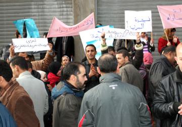 أساتذة متوسطة غربي بوادي ارهيو في غليزان يحتجون