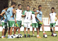 Vie des clubs/ JSK : trois jours après avoir bouclé le stage de Tunis                                    Les Canaris regroupés dès ce soir à l'hôtel Ryad