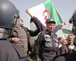 بيان ولد قابلية لم يقنع أعوان الحرس البلدي                                    تمسكوا بتسوية كل المطالب وهددوا بالزحف نحو العاصمة