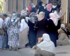 تجار ومقاولون بتيارت يزاحمون الفقراء في قفة رمضان                                    بعد تمحيص حوالي 7 آلاف ملف