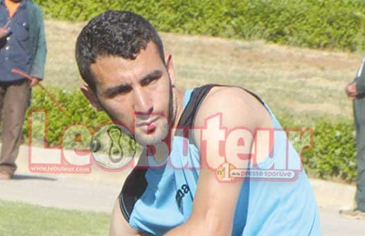 Pour une dispute avec une hôtesse, Aouamri est redescendu d'avion