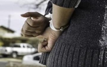 إمرأتان تقودان شبكة للنصب والاحتيال على طالبي السكنات بقسنطينة