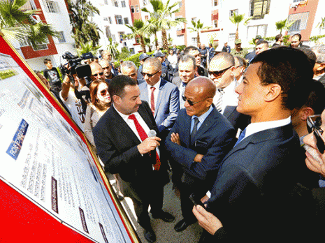 Le wali dénonce les retards sur les chantiers