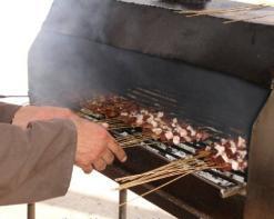 محلات الشواء تعانق أجواء رمضان بتسمسيلت                                    بين كسر الروتين وتوفير مناصب شغل للشبان