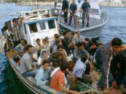 سواحل عنابة تحت تعزيزات أمنية مشددة لمنع رحلات الموت                                    على خلفية إعلان السلطات الإيطالية الشروع بتسوية إقامة الحراڤة