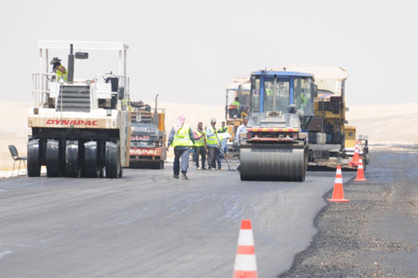 مقاول ينجز طريقا ب 7 ملايير من ماله الخاص بالمسيلة