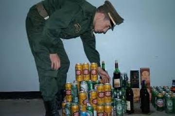 خمسينية تروّج الخمور رفقة أطفالها بالأغواط