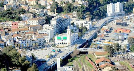 مستثمرون يوجهون انتقادات حادة لمدير أملاك الدولة بسكيكدة