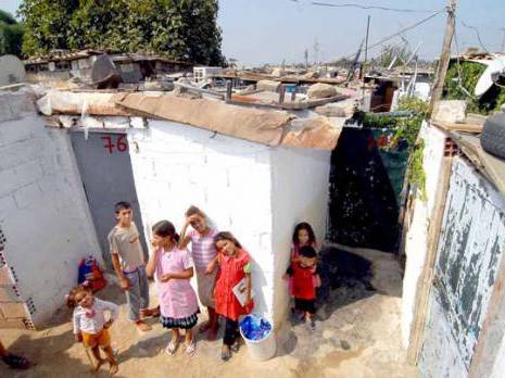 Felloudja, le bidonville aux serpents                                    Il est situé dans la commune d'El Harrach