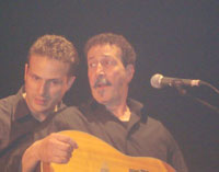 Lounis et Djaafar Aït Menguellet                                    Tournée à travers l'Algérie et la France