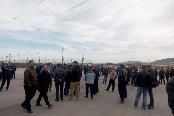 أعوان أمن القاعدة البترولية بسكيكدة في حركة احتجاجية