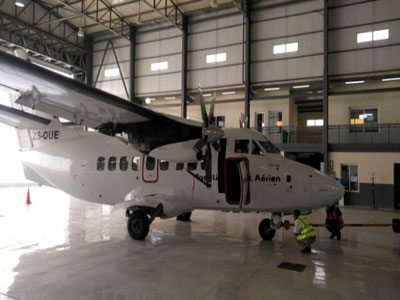 Suite à l'affaissement de la roulette d'un avion