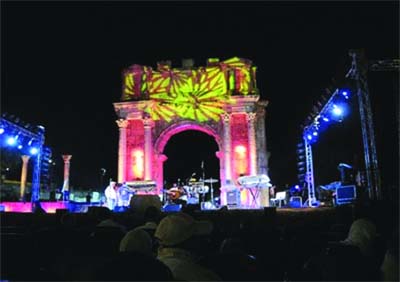 Lounis Aït Menguellet séduit un public sétifien en effervescence