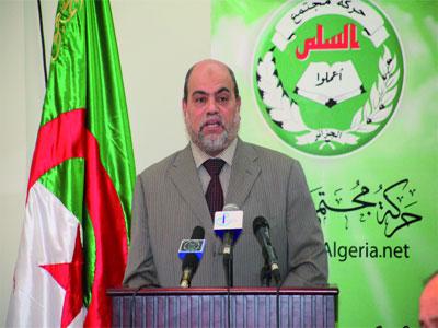 Bouguerra Soltani appelle à la dissolution du parlement                                    Alors que Amar Ghoul a provoqué une saignée des cadres et membres des instances du parti