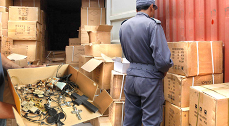 الجمارك تحجز 4 حاويات من الحلويات المنتهية الصلاحية بتمنراست