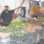 أسواق العاصمة لم تعرف الاستقرار بعد والمواطنون في حيرة                                    تذبذب في أسعار الخضر وارتفاع محسوس للحوم والفواكه