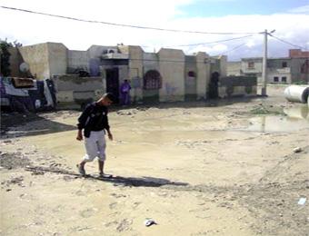 سكان الونزة بتبسة يعانون متاعب التهيئة                                    منتخبون عاجزون ومسؤولون فاشلون