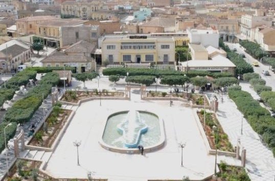 أحزاب سياسية تستغل الشباب البطال لتنظيم تجمعاتها في غليزان