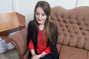 نوال بلباي من معسكر تتوج بأحسن عمل يحاكي واقع المرأة في العالم