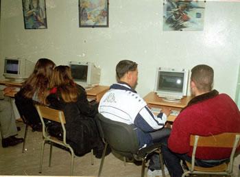 Le cybercafé le jour et le domino la nuit                                    RAMADHAN À TIZI OUZOU