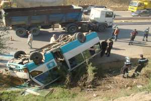 20 جريحا في انقلاب حافلة بسكيكدة