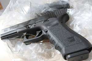 ضبط مسدس بحوزة شيخ في مطار بجاية