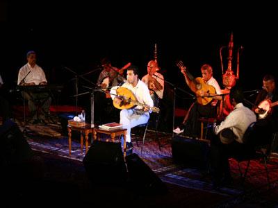 Une édition dédiée au poète mystique du malhoun Sidi Lakhdar Benkhelouf                                    7e Festival national de la chanson chaâbi du 4 au 10 août prochain