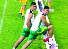 Les Canaris à pied d''uvre à Casablanca                                    JS Kabylie